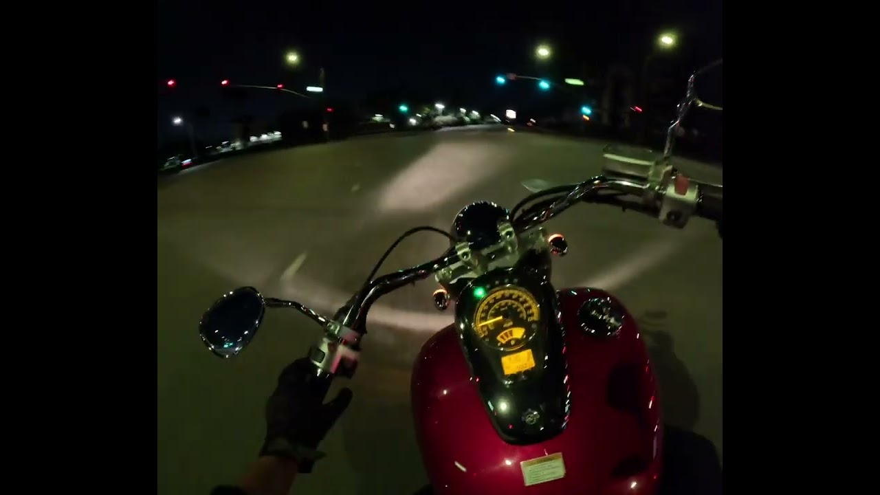 Suzuki C50 Boulevard: Going home after work.