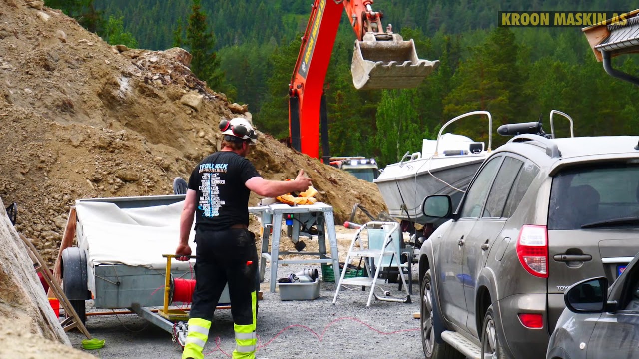 Vi sprenger nær begyggelse.