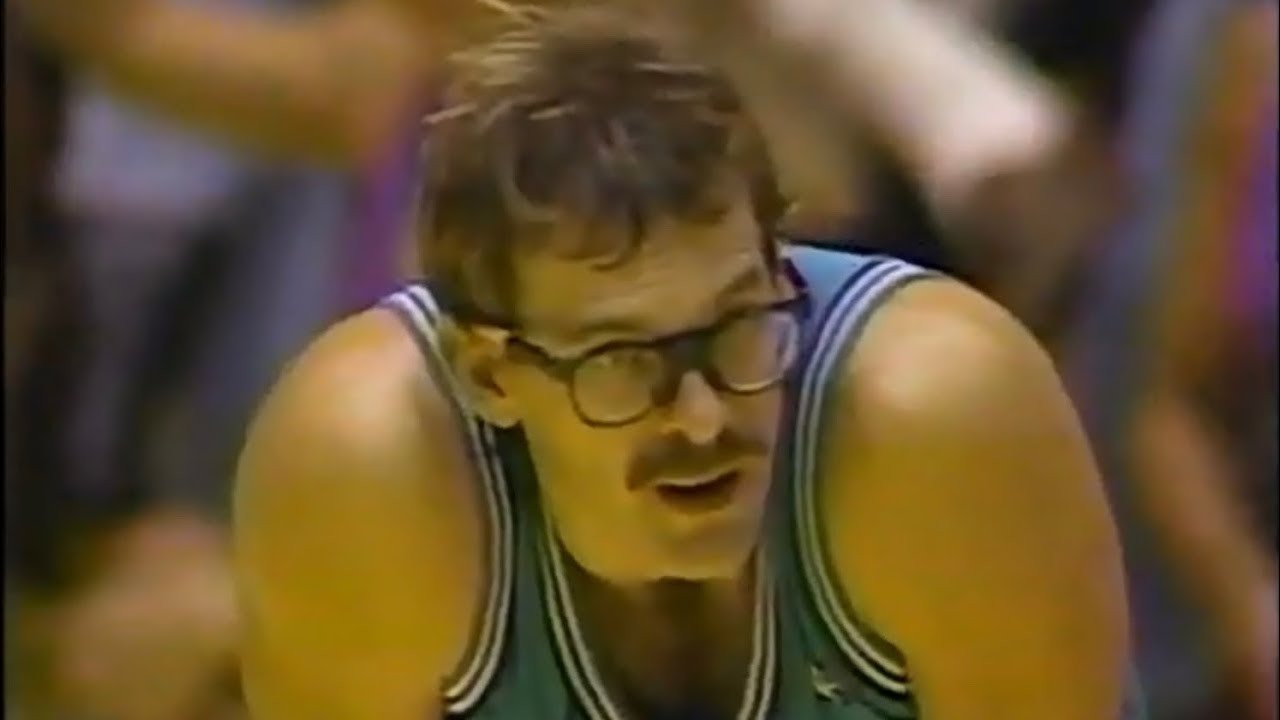 Kurt Rambis Game-Winner Lifts Hornets Over Michael Jordan’s Bulls (1988)