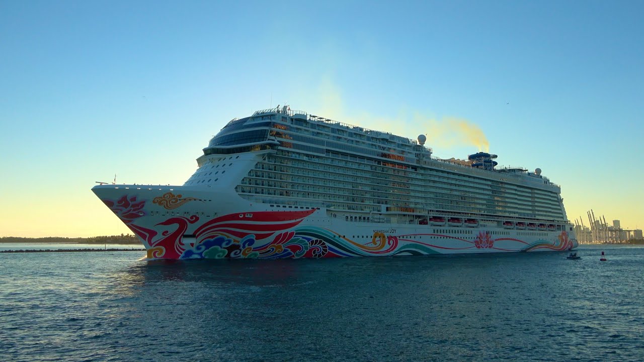 Norwegian Joy Leads the Parade in Miami!