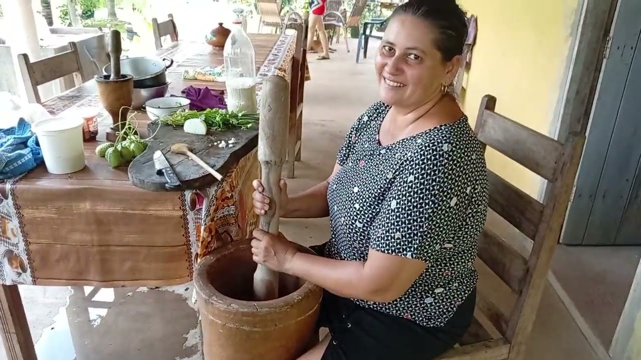 FAROFA DE CARNE DE SOL PIZADA NO PILÃO PARA O ALMOÇO.