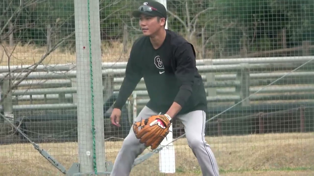 【巨人　春季キャンプ】坂本勇人　吉川尚輝　門脇誠　 岡本和真　サブグラウンド特守　鉄壁の守備ゲッツー編