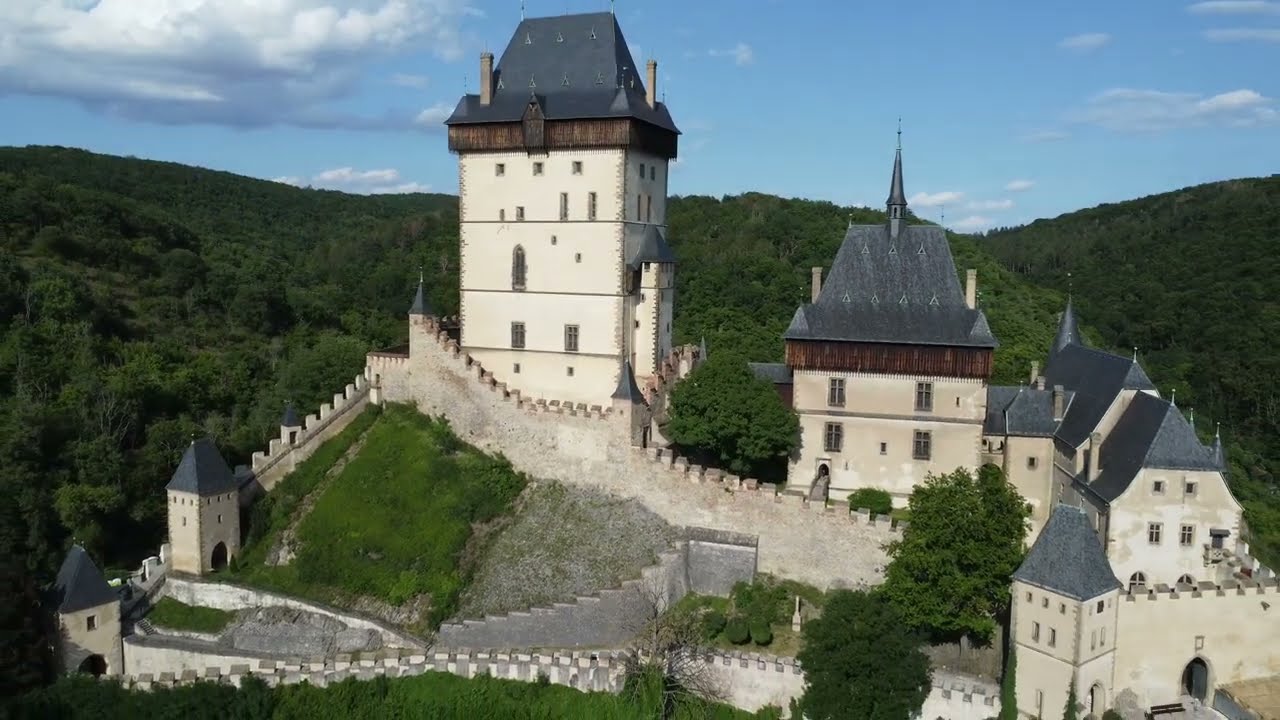MEDIEVAL CZECH CASTLES IN THE TIME OF JAN ZIZKA