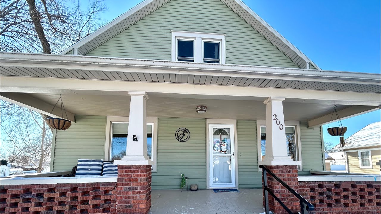 200 Dewey St, Glenvil, NE