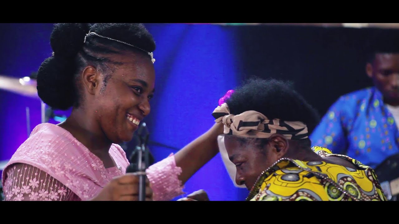 Betty Paula ngongo dans Mosantu