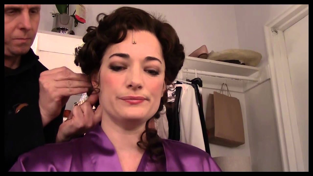 Episode 3 - Never Grow Up: Backstage at FINDING NEVERLAND with Laura Michelle Kelly