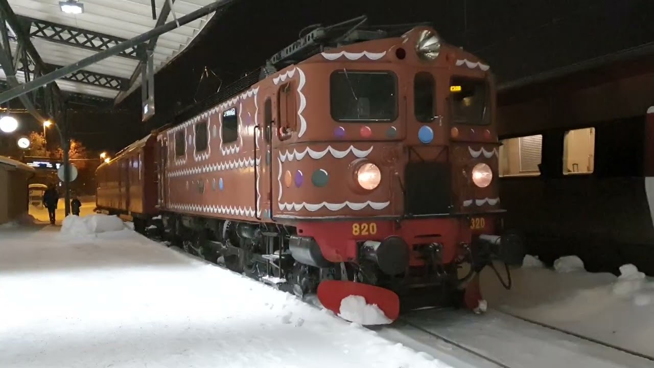 Pepparkakståget med Da 820 avgår Gävle C.