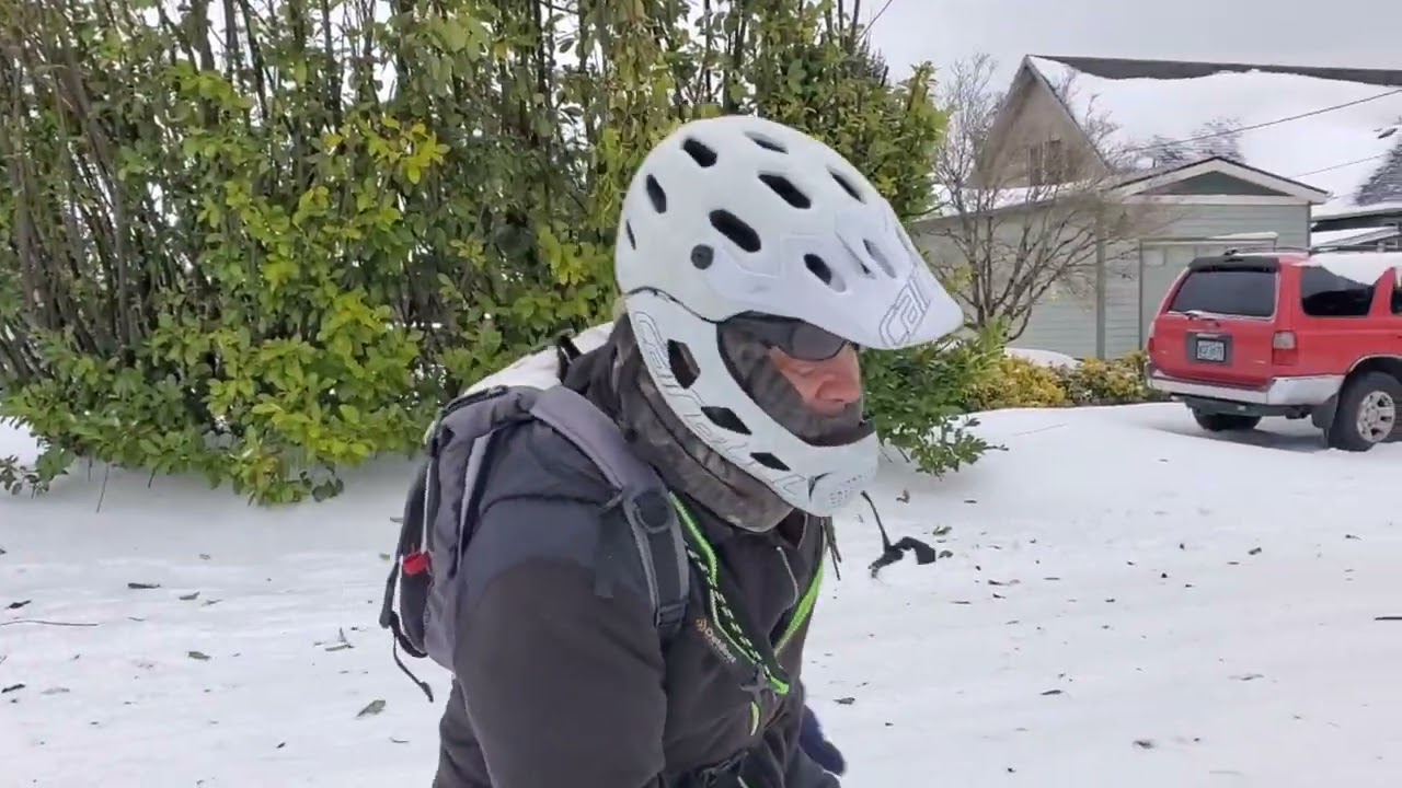 Can you ride an electric unicycle on snow and ice? first time trying? 2019 . kingsong s18.