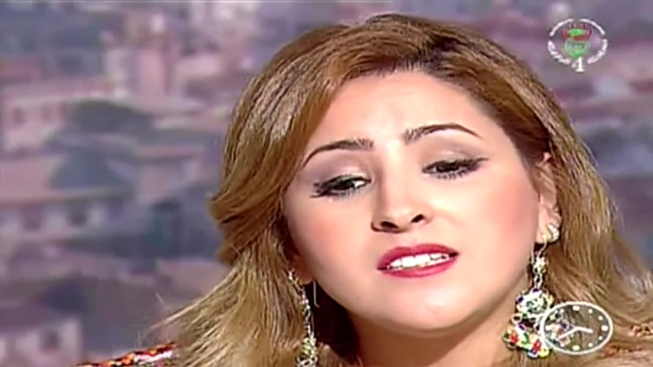 Tinhinane Benkoussa f&ecirc;te l'Aid sur TV4 Tamazight