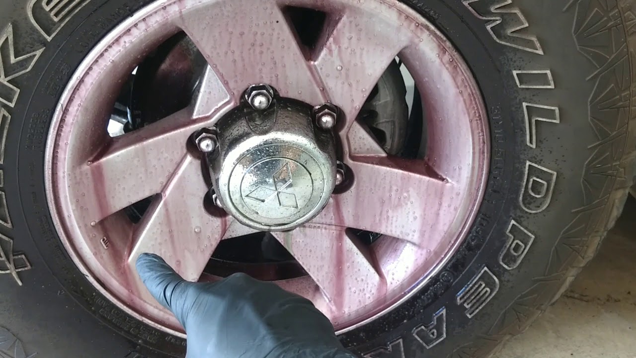 Mágica para limpar as rodas do seu carro