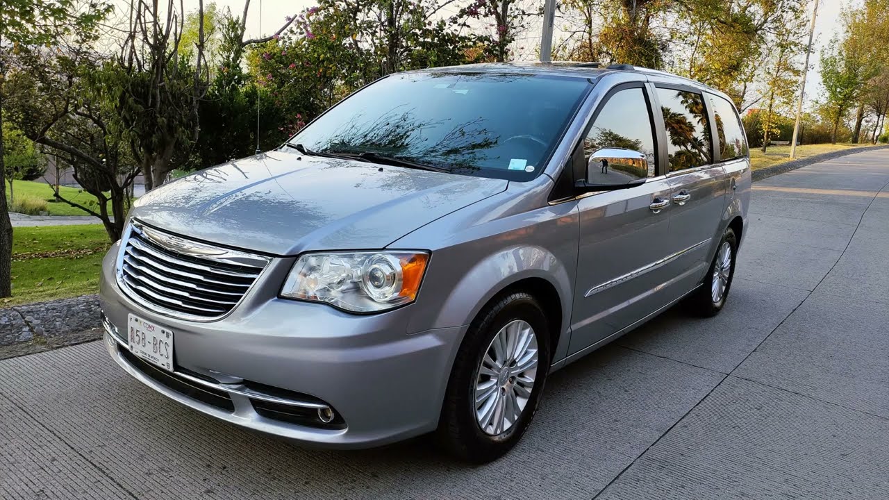 CHRYSLER TOWN & COUNTRY 2015 LIMITED PLATA