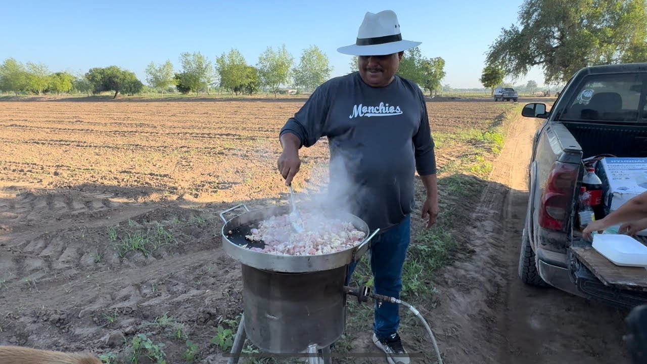 Llego temprano a trabajar mariskero en el desllerbe y nos dio desayuno todavía