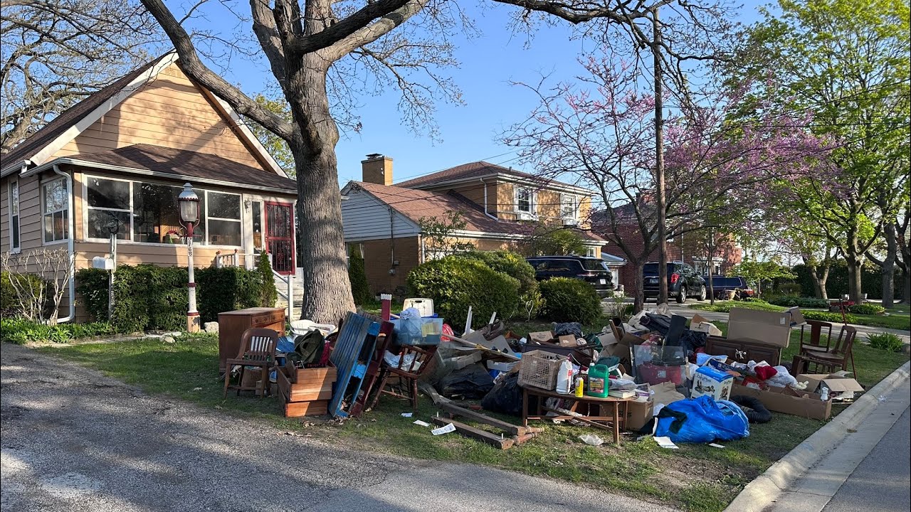 Early Morning Trash Picking in Highland Park, Illinois! - Chicagoland Garbage Picking
