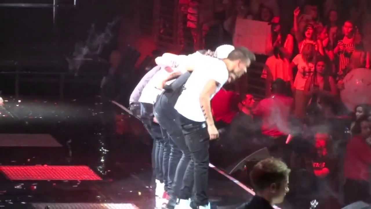 One Direction - What Makes You Beautiful (with Liam & Niall talking) - Last Show (8/10)