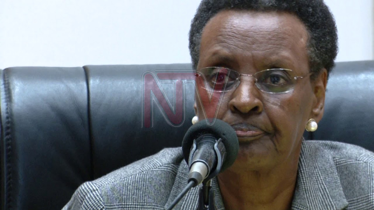 Education Minister says she will continue consultations on new curriculum