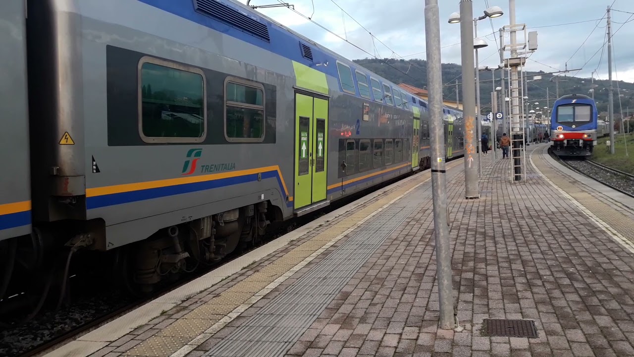 Incrocio tra Vivalto alla stazione di Pescia #1