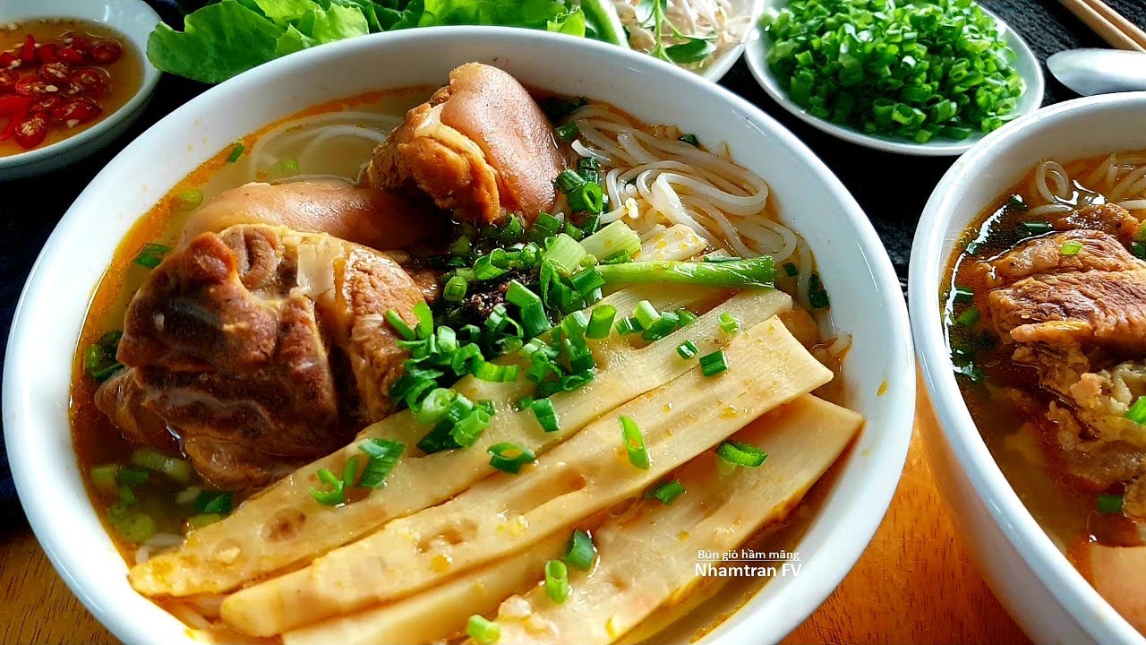 Cách nấu BÚN GIÒ HẦM MĂNG giòn ngọt thơm quá dễ, lâu ngày đổi vị món bún rất ngon |Nhamtran FV