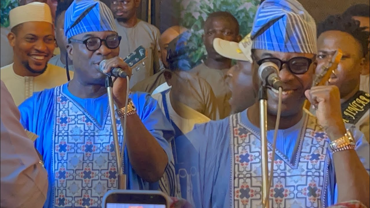 K1 DE ULTIMATE WITH ANOTHER MELODY AS HE SINGS TIPS INSIDE HIS NEW MUSIC TO HIS FANS ON STAGE