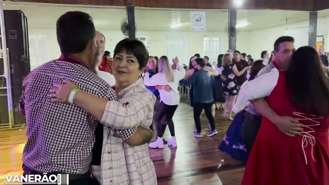 Baile ao vivo com Grupo Vanerão - Academia de danças Estampa Gaucha - Parte 1