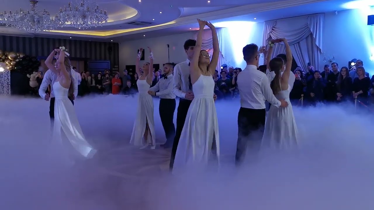 Walc na studniówce I LO w Łowiczu