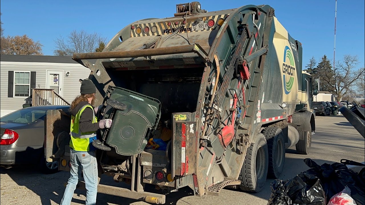 CNG Groot Mack MRU McNeilus Rear Loader Garbage Truck