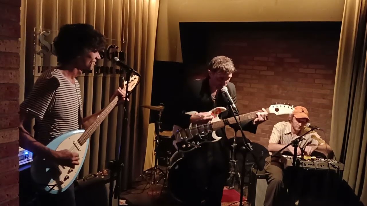 Dream Pony- Watching The Dogs  (Sala Codigo 23, Gijón)12/09/25) #dreampony#musicaenvivo #gijón 