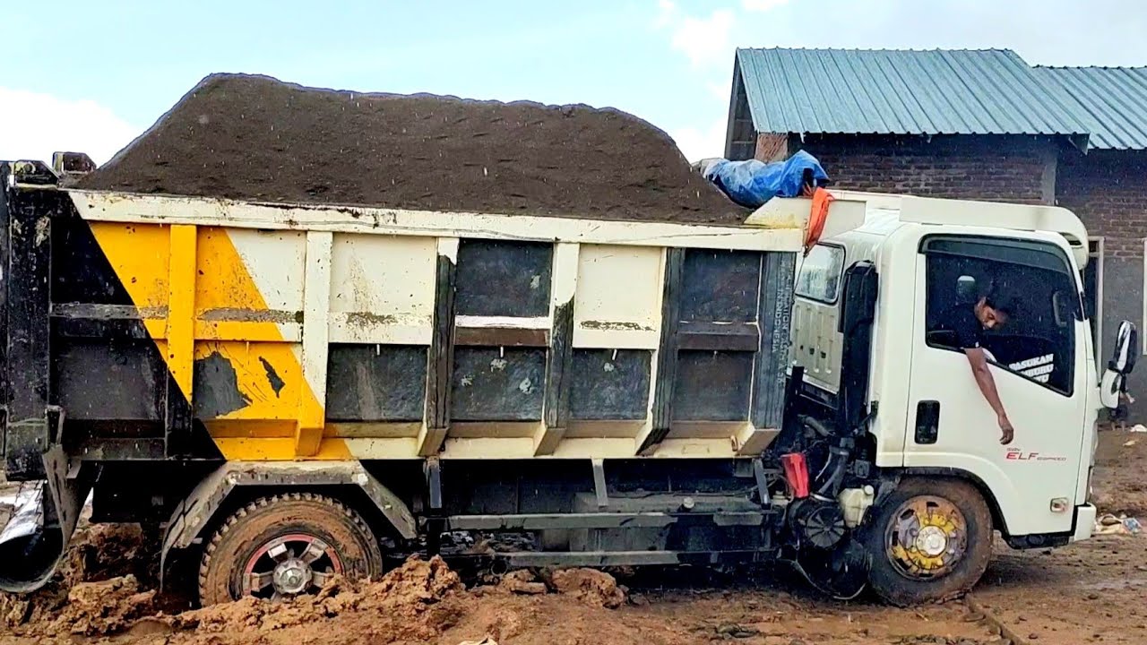 🔴Luar Biasa!! Skill Supir Truk Pasir Bikin MELONGO,//Mobil Dump Truk Jomplang Pasir Full Bak