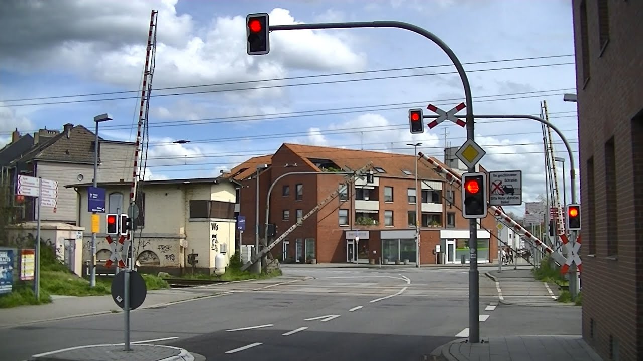 Spoorwegovergang Mönchengladbach-Wickrath (D) // Railroad crossing // Bahnübergang