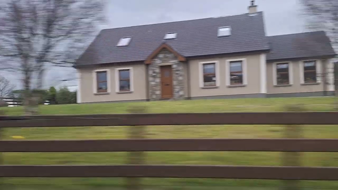 Glenveagh National Park Surroundings:30-min Bus POV. Краєвиди з вікна автобуса навколо Гленві Парк.