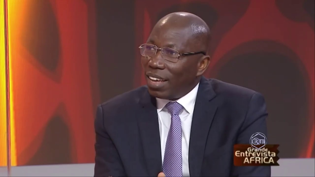 GUINE-BISSAU -  O PRESIDENTE DO PAIGC, DOMINGOS S. P., FALA SOBRE  O MANDADO DE CAPTURA E OUTROS.