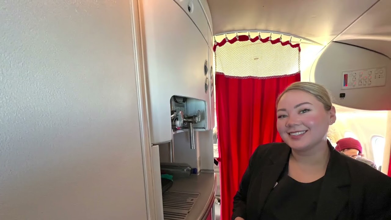 GL 710 NUUK - KEFLAVIK 25. SEPTEMBER 2022