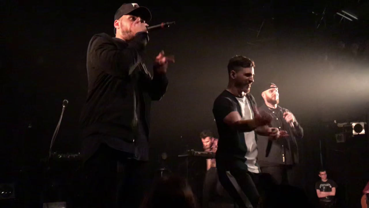 Berywam chante « Listen to the sound » au café de la danse à Paris a - 16/03