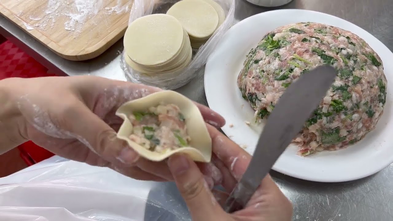 三款包餃子足本制作 芫荽馬蹄鮮肉餃 蓮藕馬蹄鮮肉餃 鮮蝦䒘王鮮肉雲吞 香港美食 大池記美食 手工餃子 雲吞 石塘咀店  #包餃子