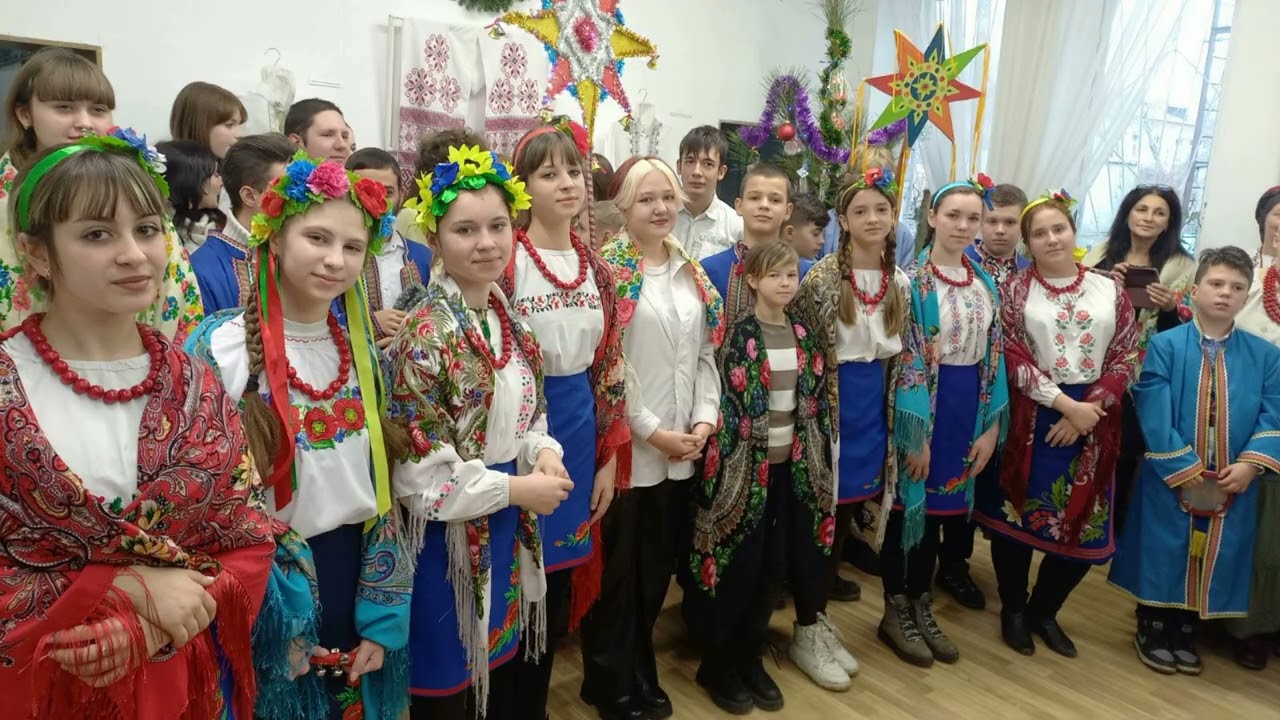 Фольклорний колектив ДЖЕРЕЛЬЦЕ Первомайського Дитячо-юнацького центру національного відродження.