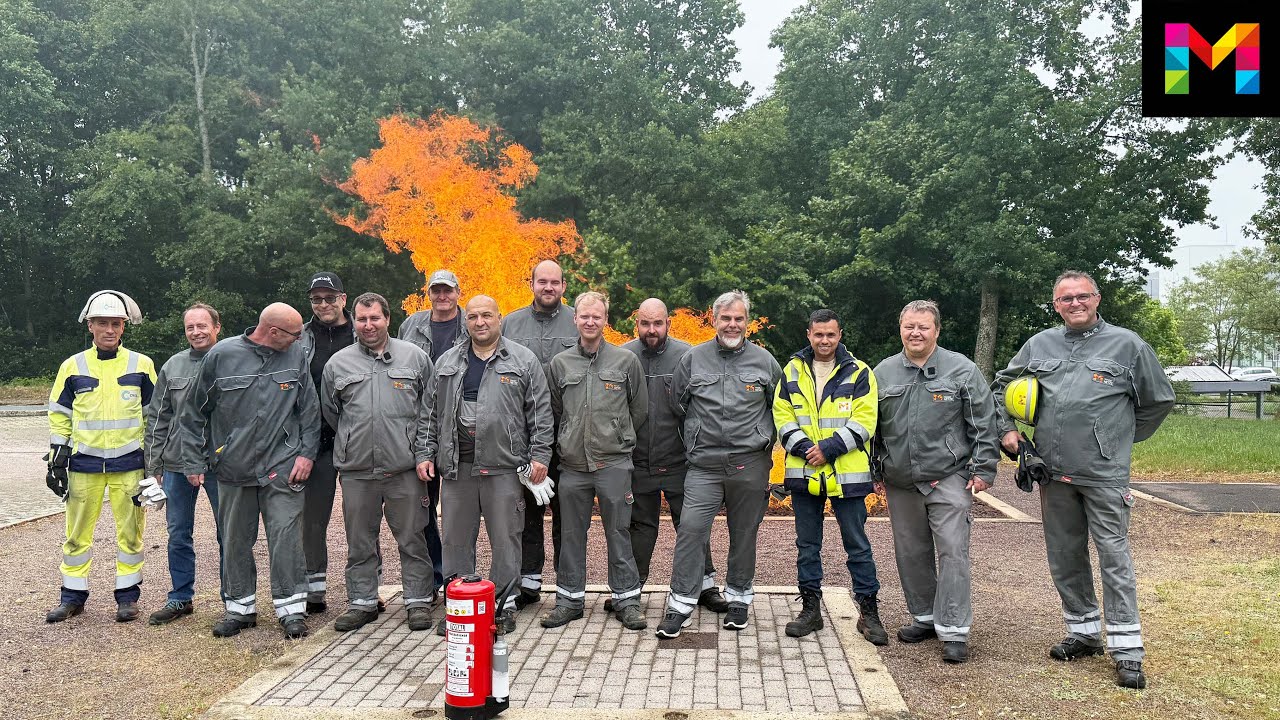 Es wird hei&szlig; und laut: Kollegen der Mainzer Netze GmbH l&ouml;schen Gasbr&auml;nde