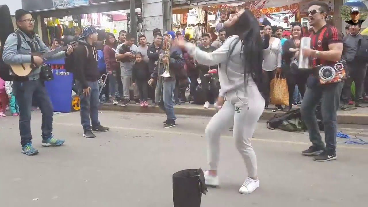 VENEZOLANA SE ROBA EL SHOW BAILANDO EN GAMARRA
