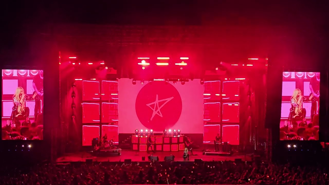 Avril Lavigne - Sk8er Boi (live @ Arena Pula, 17 June 2024)