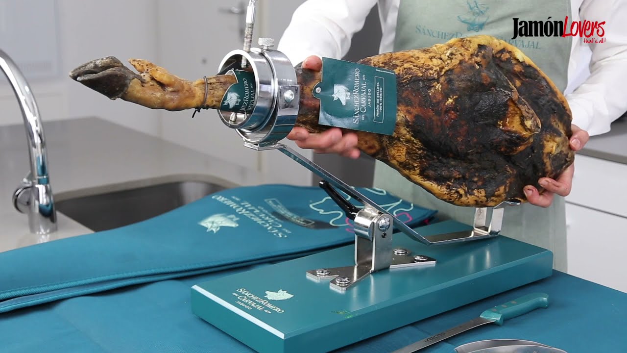 Trucos para cortar jam&oacute;n en casa: C&oacute;mo colocar el jam&oacute;n en el jamonero