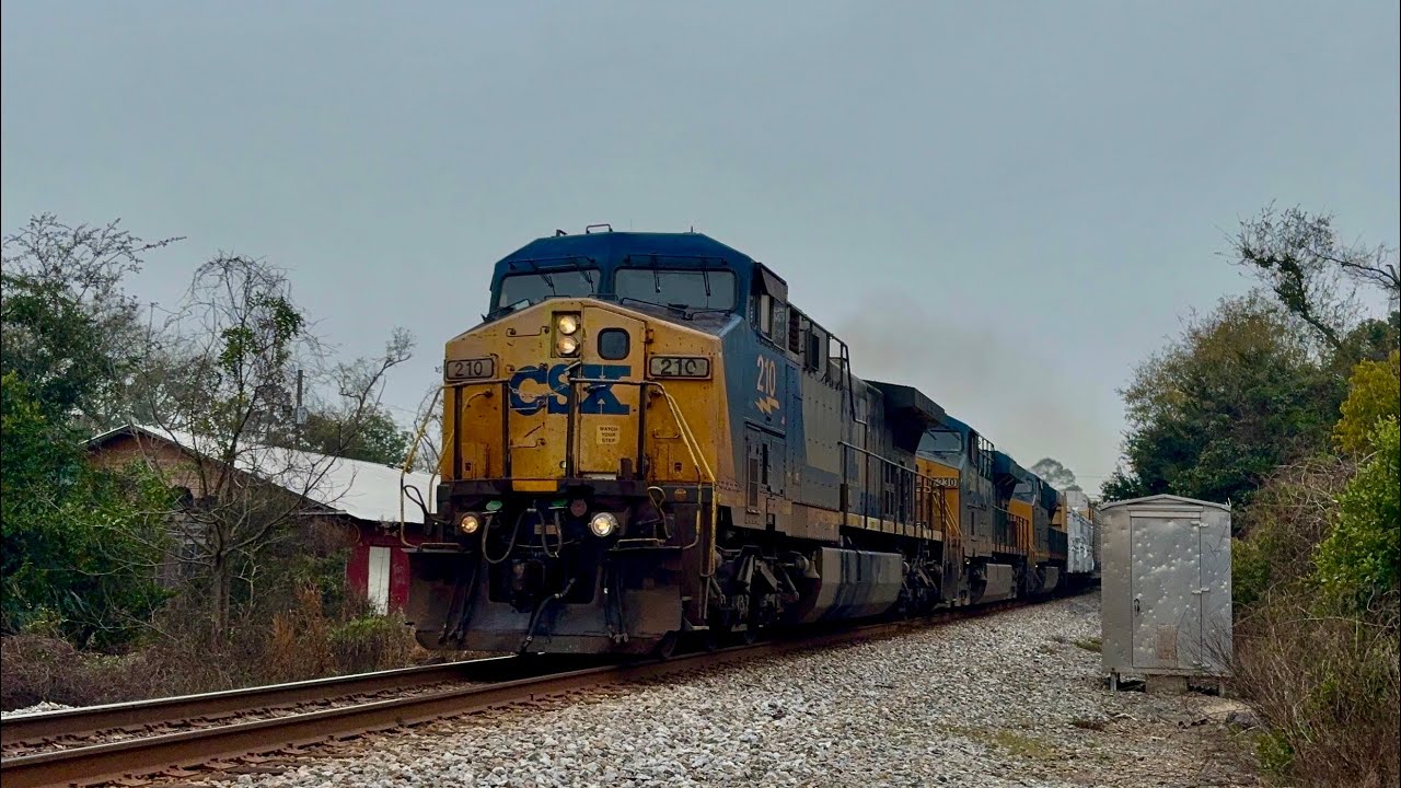 Railfanning on the CSX Fitzgerald Subdivision on a Cloudy Saturday Day on 01/25/2026. (ft CSXT 1869)