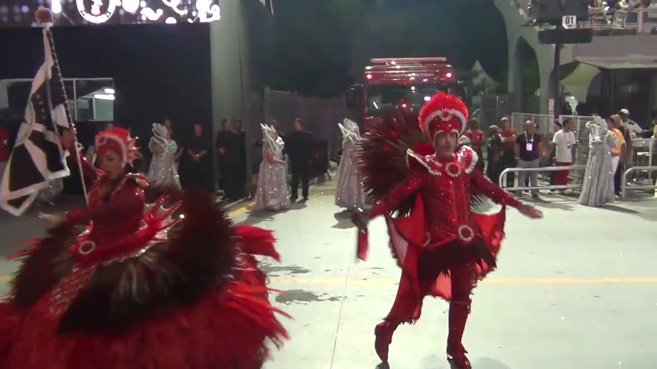 DESFILE DAS CAMPEÃS GAVIÕES DA FIEL TORCIDA COMPACTO CARNAVAL 2026