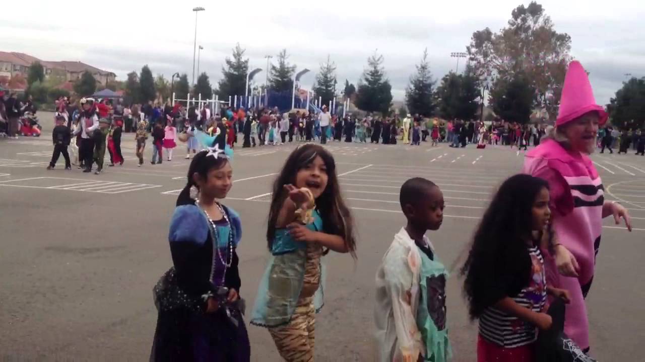 Burbank School Halloween parade 2012