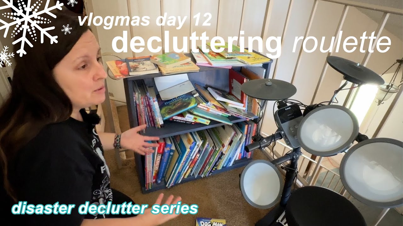 Decluttering Roulette - Bookshelf of kid books | Vlogmas Day 12