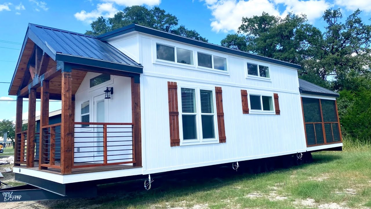 ABSOLUTELY STUNNING CARDINAL 4897 PARK MODEL BY PLATINUM COTTAGES