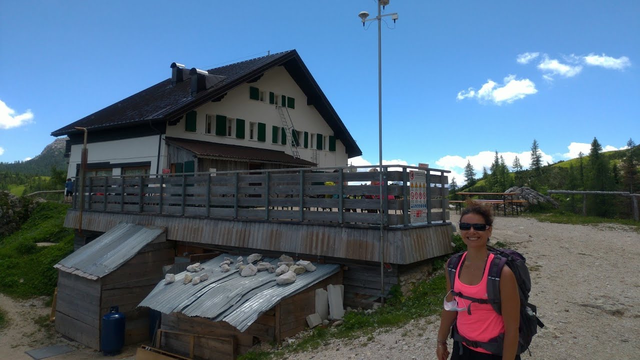 Dolomiti Val di Zoldo: da palafavera al rifugio Venezia e visita alle Orme dei dinosauri.