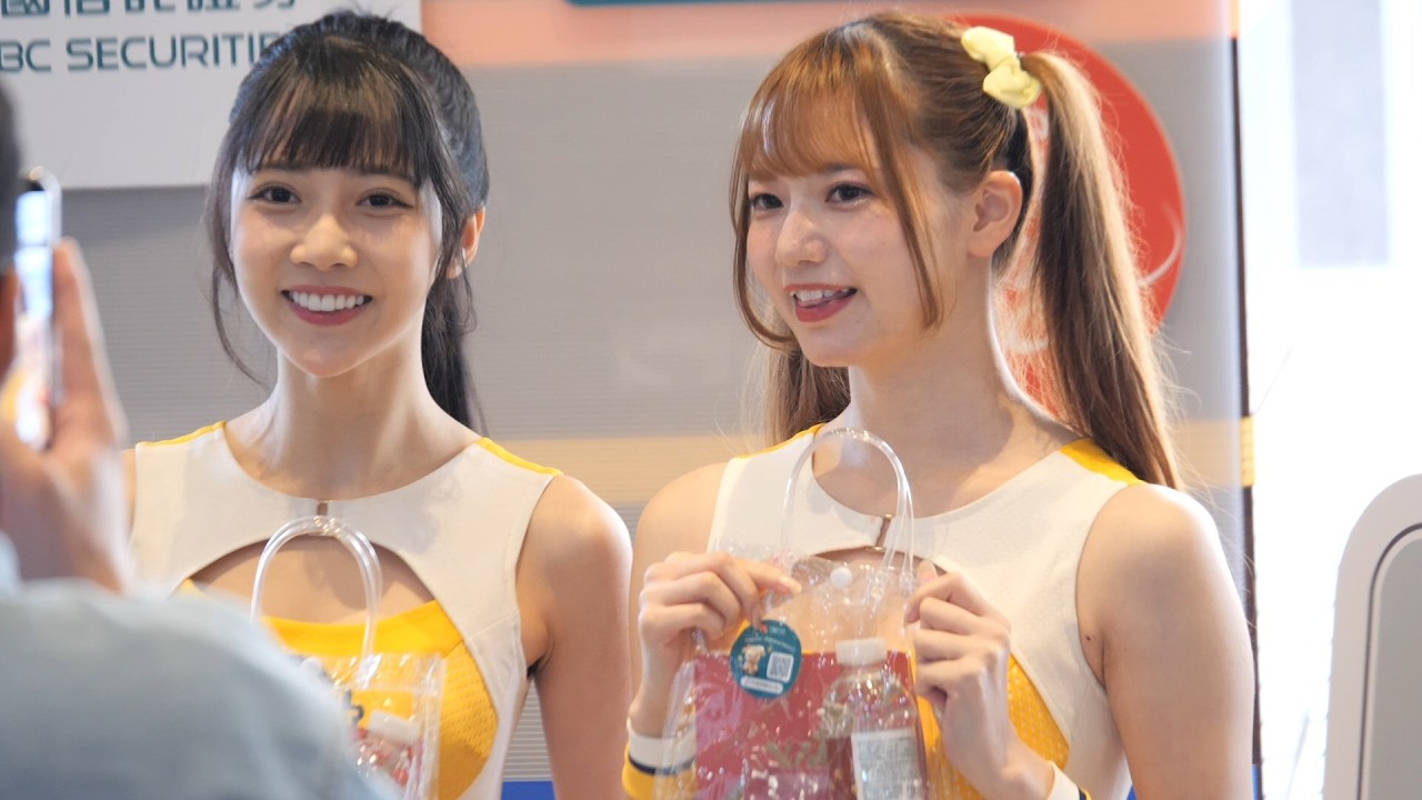 衣宸+桃子發送開運三寶結束拍照(中國信託證券-中信兄弟Passion Sisters開運三寶發送)