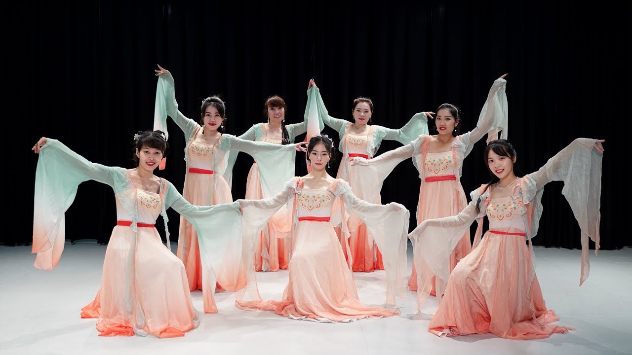 Cô Nhung Lưu_Bài múa cổ trang tập thể lớp Nữ Nhi Tình