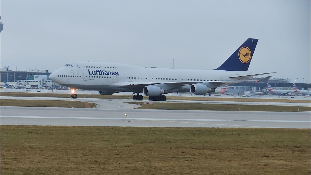 Foggy Arrivals At Chicago O'hare International Airport(ORD)