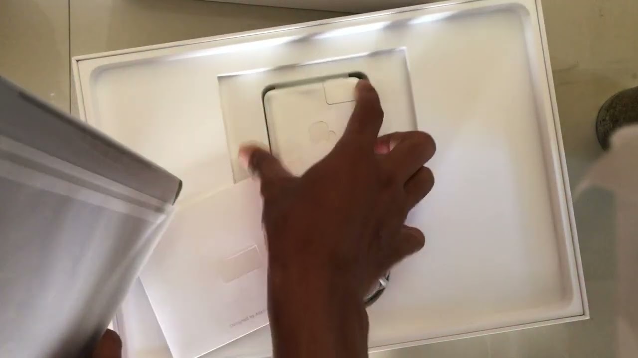 Unboxing macbook pro 13” 2018 retina Display touchbar bekas