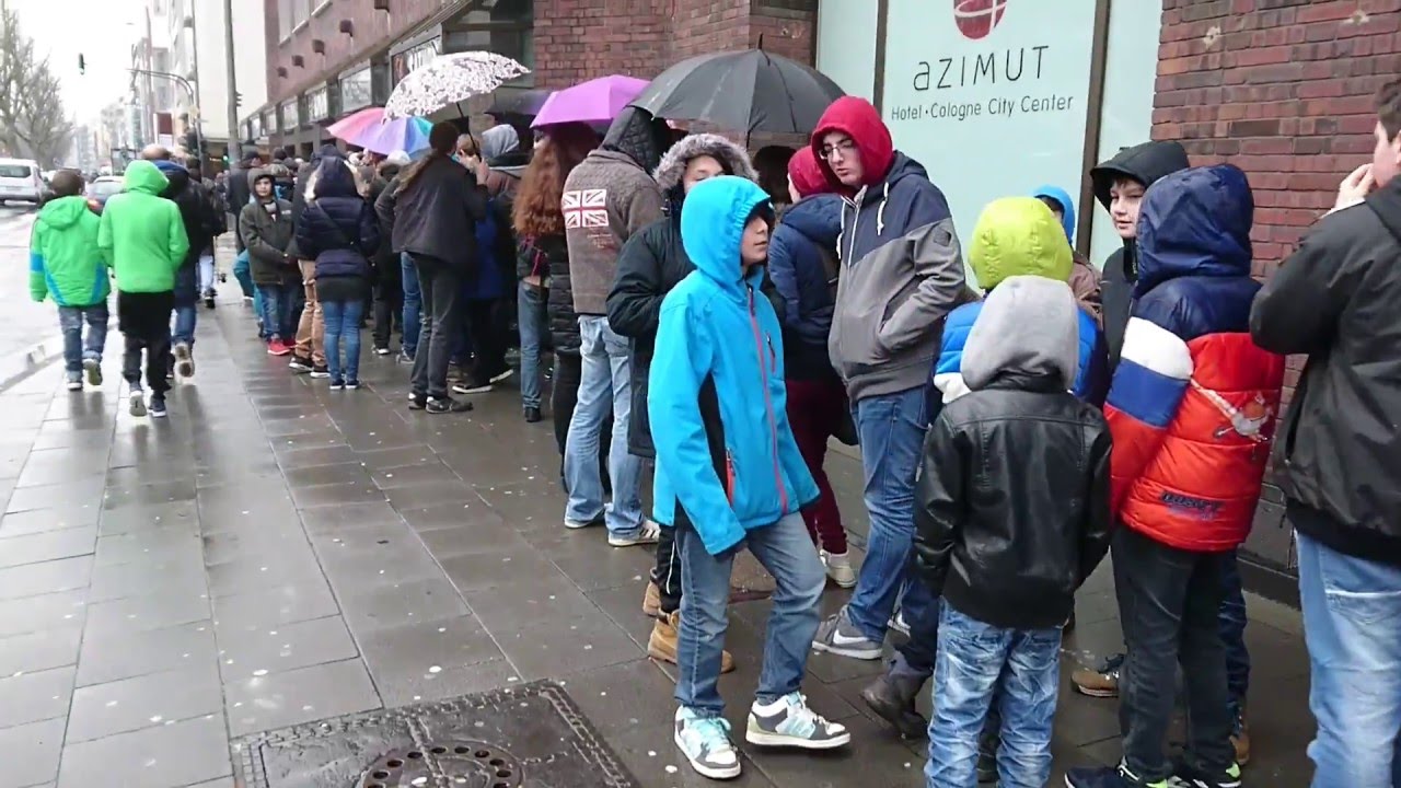 Domtendo, lookslikeLink und HoneyballLP: Autogrammstunde in K&ouml;ln