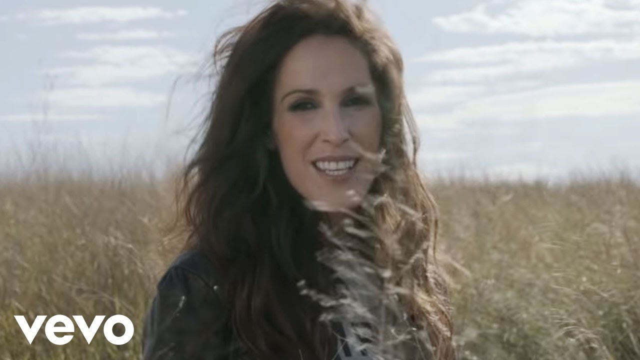 Mal&uacute; - Encadenada a Ti (Official Video)